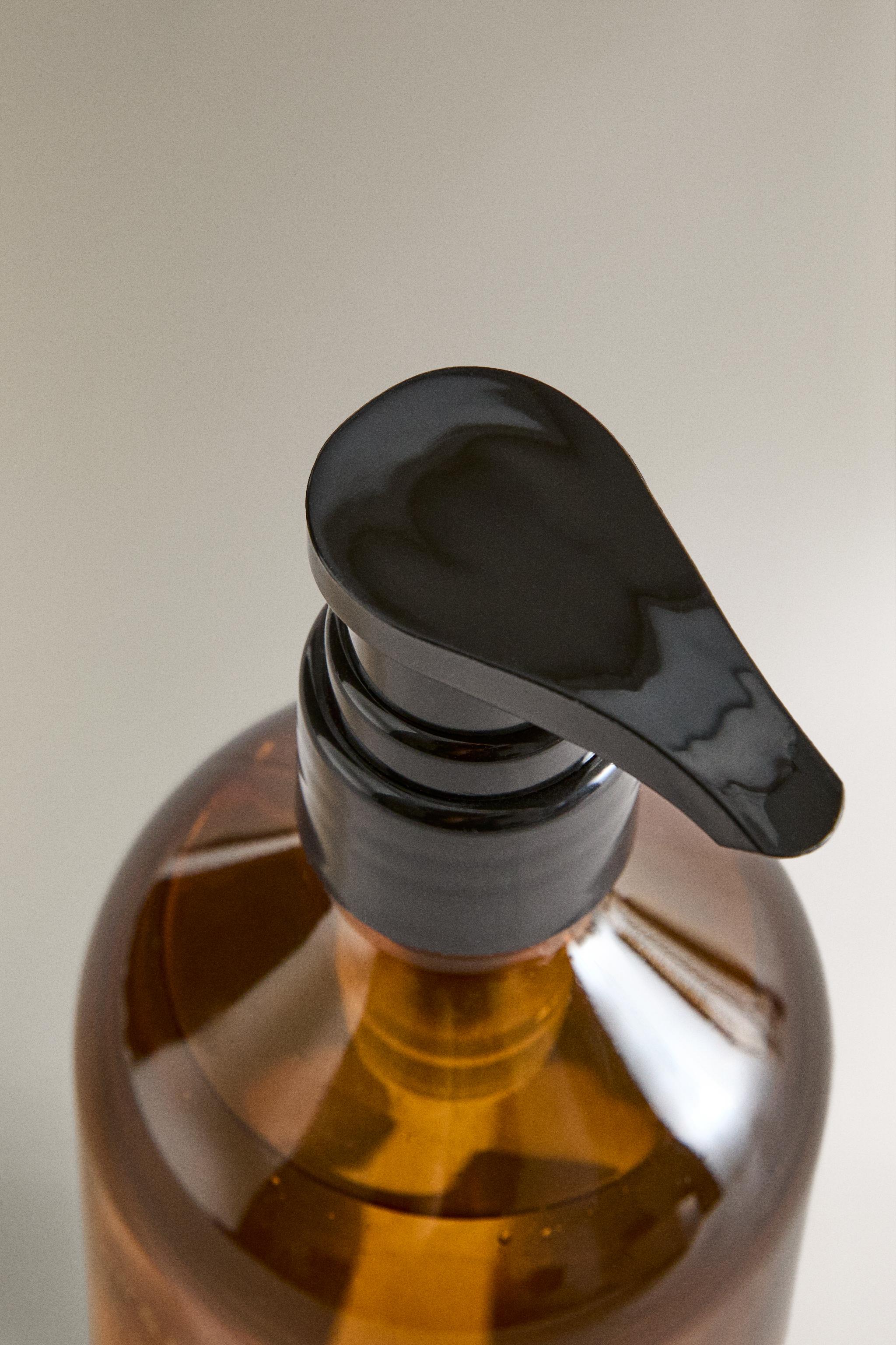 (16.91 oz) MUSK SHADES LIQUID HAND SOAP